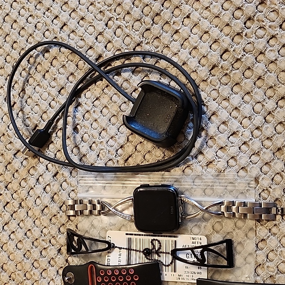 Fitbit Versa 2 Smartwatch - Picture 4 of 5